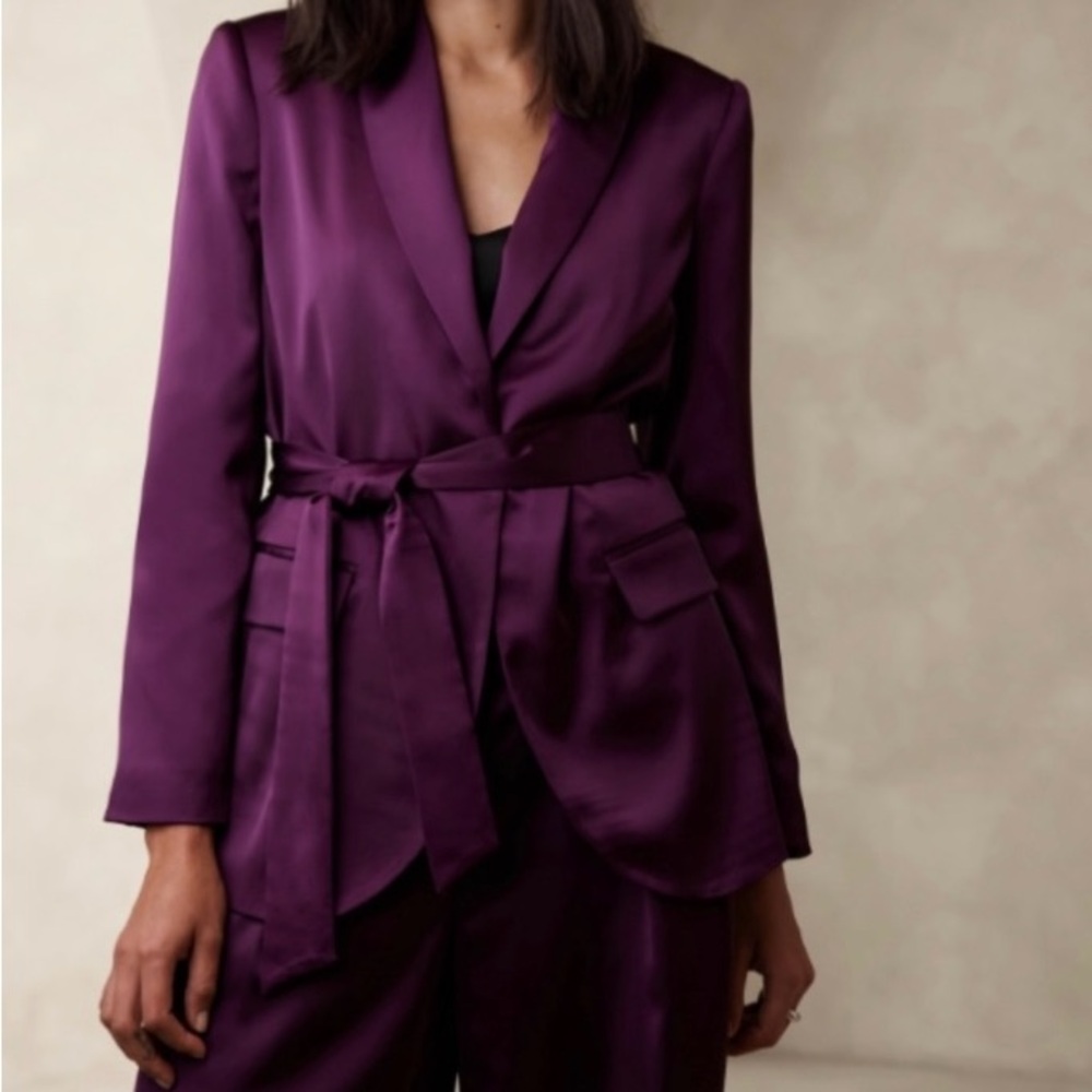 Banana Republic Belted Satin Blazer 
Pinot Noir
Size 12